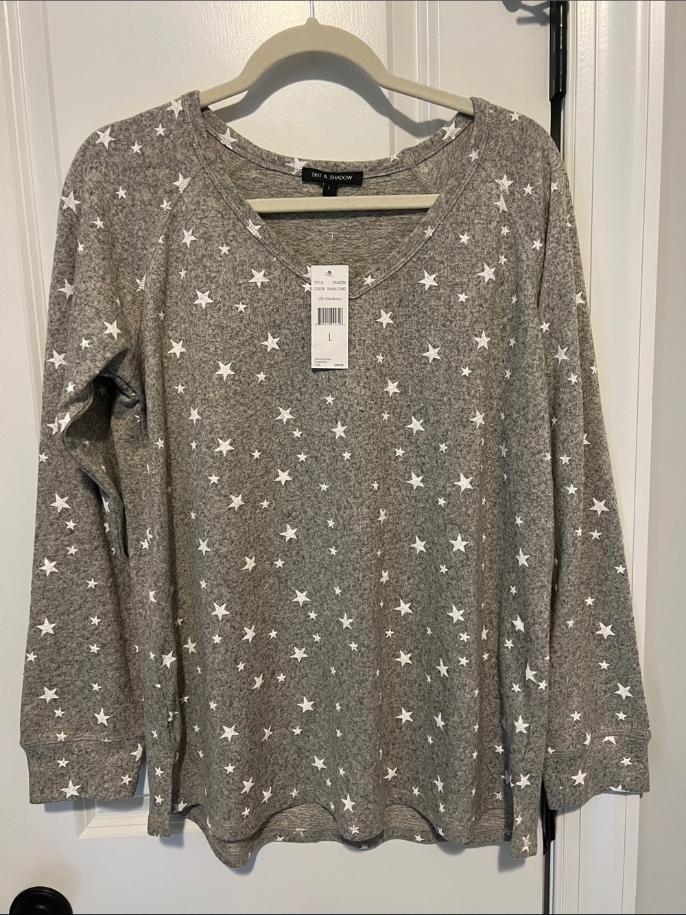 🇺🇸Tint & Shadow NWT size Large Gray Star Print Long-Sleeve Top Shirt Patriotic